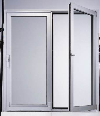 Kippschiebefenster mit geöffnetem Drehflügel 