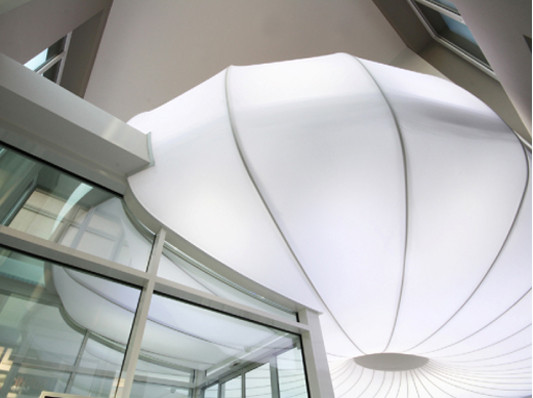 Geschossübergreifendes Lichtvolumen im Innenraum