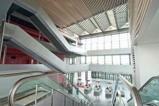 Blick von der Halle 11 in das anschließende Portalhaus