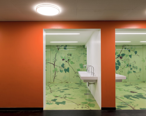 Die Toiletten sind als Unisex-Sanitärräume gestaltet.