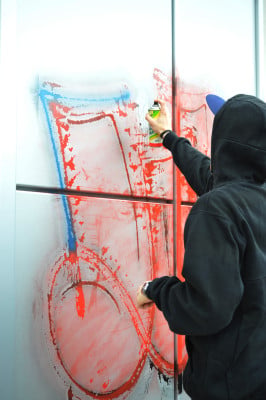 Metallfassaden mit Antigraffitibeschichtung