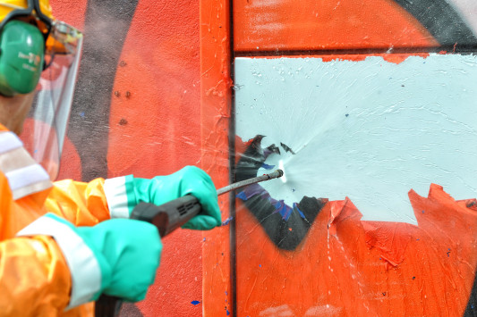 Metallfassaden mit Antigraffitibeschichtung