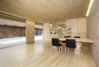 Ganz aus Holz ist der Büroanbau eines Holzbauunternehmens in Neumarkt, Architekten: Berschneider und Berschneider, Pilsach/Neumarkt
