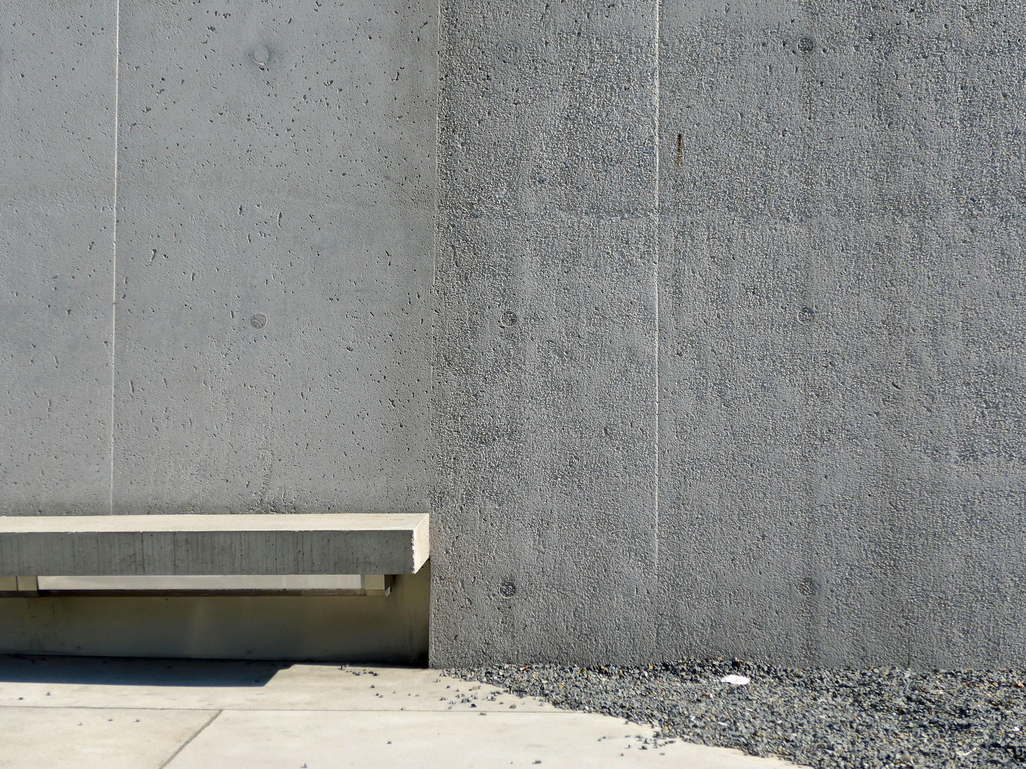 Betonwand am Gleichrichterwerk 106 in Berlin