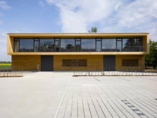 Büro- und Werkstattgebäude in Niederhummel